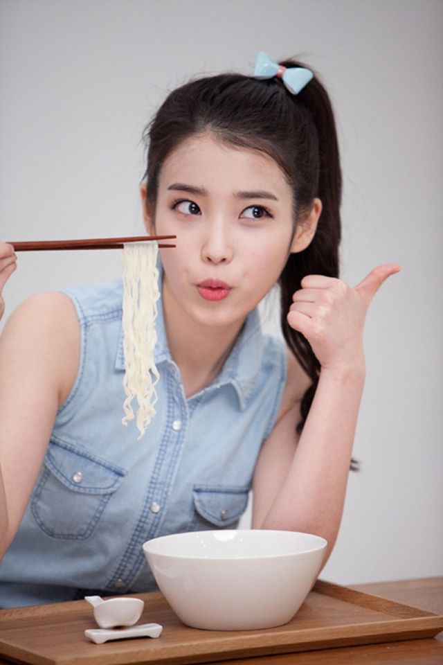 宅家防疫期间方便面/泡面绝对是「必备粮食」啊(笑)这么多品牌的韩国泡面,究竟哪家最好吃?今次就带大家来看看韩网이투데이上欧巴欧尼们认证的「销量最高最好吃韩国泡面TOP 10」,绝大部分在本地Shopee、Lazada网店、特定百货商场都能购得~值得吃货们好好品尝看看!