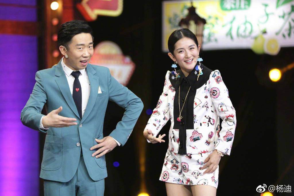 圈内好友发文留言未谢娜庆生，杨迪祝福语超暖心！ 相信有在关注中国综艺节目的观众，都对综艺谐星杨迪不陌生～杨迪自出道起默默无闻到如今工作满档，事业征途上的其中一位重要贵人，正是亦师亦友的谢娜。