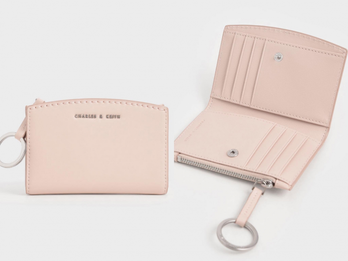 #1 Charles & Keith 钥匙圈票卡夹 这种淡淡的粉色真的让女生们毫无抵御能力啊~小小一个卡包至少可以放8张卡、还有拉链带可以装零钱发票,东西较少的女生也建议可以直接当钱包使用!