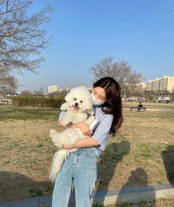 大疫还没彻底被遏制前我们都绝不能松懈！近年全民齐心抗疫的日子里，口罩、干洗手液、消毒喷雾已然成了我们日常生活中不可缺少的必备用品。