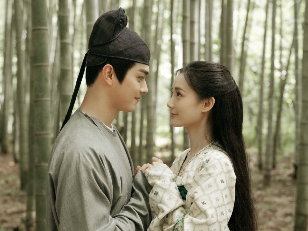 TOP 3 :骊歌行  许凯搭档李一桐领衔主演的《骊歌行》讲述大将军盛骁靖之子盛楚慕是长安城中有名的纨绔子弟,一次远游偶遇绣坊商户家小姐傅柔后一见钟情,想方设法想要抱得美人归。经过一番努力终于获得傅柔青睐,但随之迎来傅柔阴错阳差进宫成为女官、自己也因故加入军队,俩人在爱情和人生考验中成就了更好彼此,也携手拯救了家国危机。