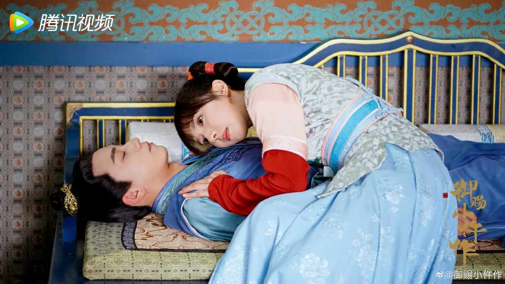 TOP 10 :御赐小仵作  本季黑马剧非《御赐小仵作》莫属!故事讲述生于仵作世家的楚楚独自远赴长安参加仵作试考,期间认识了断案如神的安郡王萧瑾瑜。俩人搭档探案揭开谜案真相,同时也随着一宗宗案件的破解,揭露了一场18年前惊天大案、与楚楚相关的身世之谜。