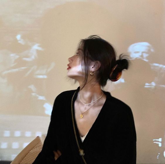 问题 6:最近生活只在家里、办公或学习的地方「两点一线」来回,对于其他任何地方都没有想去的念头和打算? 问题 7:你最近是否觉得自己的「拖延症」严重了,即便是必须要完成的重要之事、成果会带给你成就感的事,也会在拖到不能再拖的时候才迟迟开始动手? 问题 8:你是否感觉对前路很迷茫,找不到任何一点前进的动力?甚至会觉得「算了...就这样维持现状吧,不想做太大的改变了」,对自己生活的方式越来越不讲究,只为了「生存」而生活? 问题 9:无论你现在有没有另一半,都对「恋爱」失去了憧憬,甚至会觉得「恋爱」是一件特别麻烦的事? 问题 10:在工作或学习以外的时间里,以及放假的时候,你是否在大部分时间里对于做任何事情都提不起劲;只想百无聊赖地地过、一直把闲暇时间用来睡觉,不想进行任何活动或培养爱好?