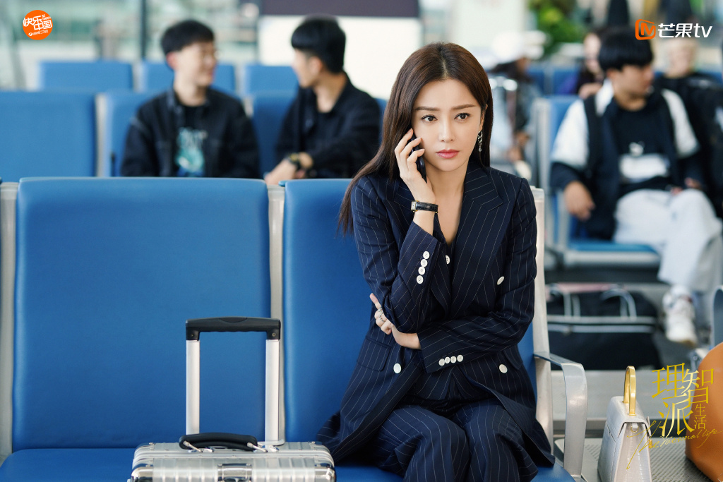 【理智派生活语录】1、每个人的生活就像鸭子游泳。别人只看到你水面上悠闲的样子，没人知道你水下的双脚有多拼命。 2、不要在乎别人对你的评价，认准目标，然后完成目标。 3、职场新人别总是那么自以为是，满脑子邪门歪道。在这个职场上，做人和口碑是最重要的，那会跟着你几十年。 4、如果没有人先拿刀捅人的话，我也借不到什么刀。