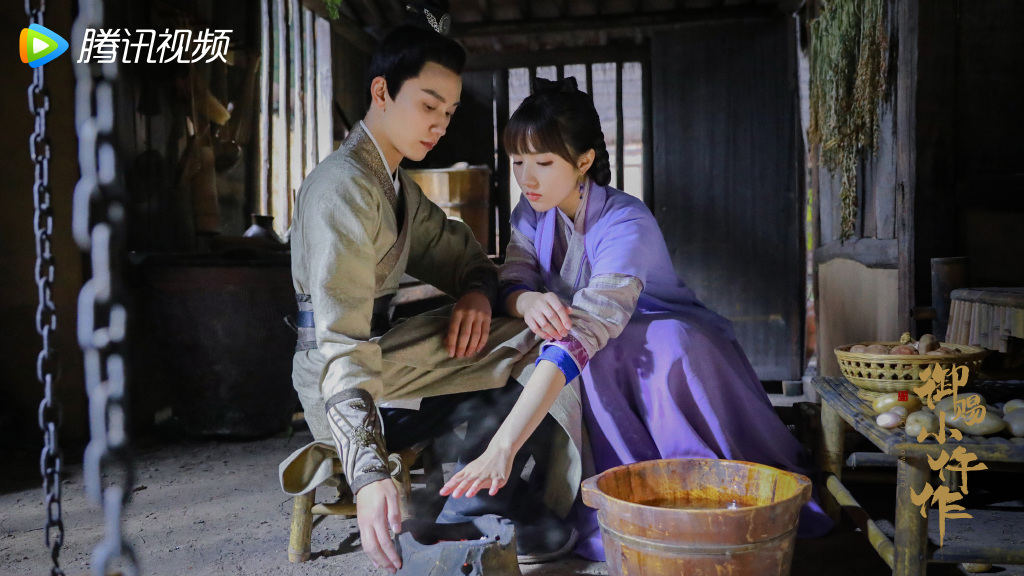 被下属问及为什么楚楚身世来路不明,却还把她留在身边查案时,萧瑾瑜回答:「她身上虽有颇多疑点,但是在当仵作这件事上她确实天赋异禀。如果我现在对她所有的疑虑,都只是一场误会,那自然最好。如若不然,我也愿意给她一个机会,重新走回正道」,为人处事公正,没有乱下判断。