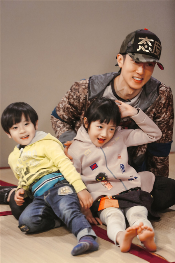 # Max & NeiNei 完美承袭爸爸和妈咪高颜值的NeiNei & Max姐弟二人,虽然已经不常出现在荧光幕前,但依然可以从晒娃狂魔吴尊爸爸的社交平台上追踪到俩人的近况!