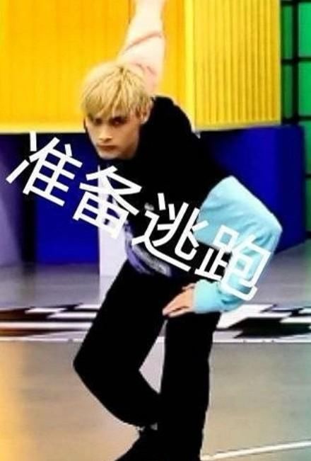 值得一提的是,从创造营2021下班后利路修的火红程度被网民笑称是「住在热搜的男人」、「不用出道也能火的优秀男子」,甚至用他的经典金句回嘲道:「利老师默默成为了这届创造营的最大赢家,从某种规则而言利路修输了比赛,但某种意义上来说,他已经赢得彻底 」(笑)