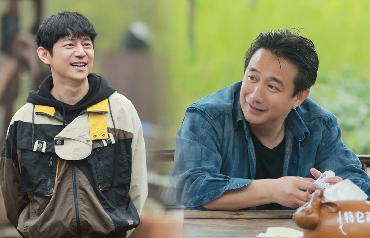 Q:如果我主动一点,是不是我们就不会成现在这样了?为什么TA要离开我,是我哪里做得不好吗? 何炅:人只能要求的,是你自己;对任何别人都不能要求。 黄磊:木心作家有一句话说得特别好,叫「在百转柔肠间,一天天地冷酷起来」,这种冷酷是特别好的;珍惜珍爱每一个就在面前的人,但是从来不去奢求、从来不去要求对方忠诚。尽量在面对友谊、爱情和婚姻的时候,要学会模糊一点,因为你一旦清楚,你就变成苛刻了、变成计较了。你看何炅交了这么多朋友,最牛的地方就是从来不去计较对方的任何事,所以永远诶个人对何老师最大的感受就是安全感。因为何老师他知道「没有谁会陪你一辈子」,这话说的太好了。这个世界属于你,与他人毫无关系。