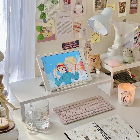 # 7 离开你的睡床!为自己腾出一个「工作专属空间」 建议将工作/上课的位置搬离床边,为自己腾出一个专属工作室般的空间,以此提醒自己「在这个位置就是要打起精神战斗」,拒绝懒洋洋想偷懒睡觉的办公/上网课日常。