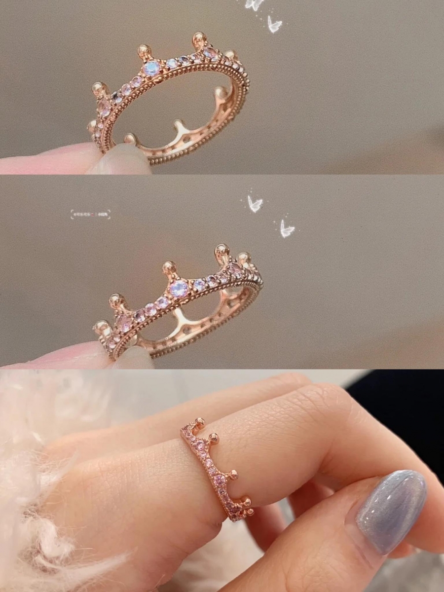 Pandora 粉玫瑰金戒指 Pink Sparkling Crown Ring 冠冕设计的戒指采以粉玫瑰金、并排成圈的闪亮锆石,显手指细的同时非常有仙气!