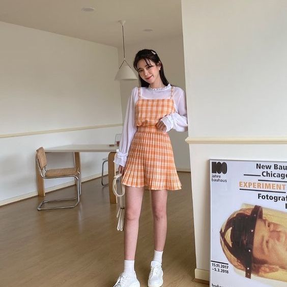 完成上述动作后,再重头开始重复完成一遍动作即可!一开始做体力不够的话,从完成一个动作接着往下做下一个动作的间隙,可以稍微休息15~30秒左右。