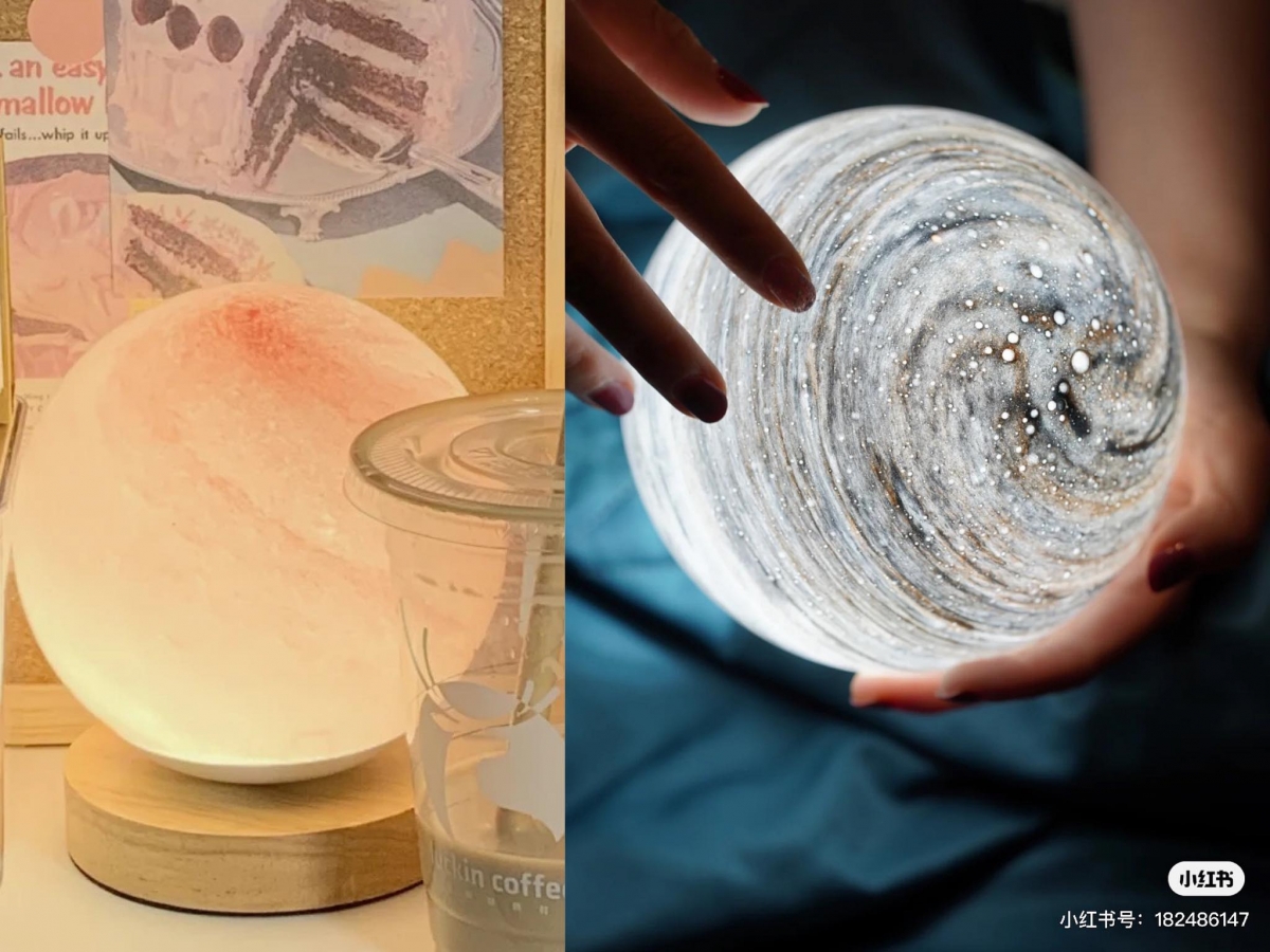 立体打印月球夜灯，又被小红书博主们称作梦幻星云灯～仿真月球纹路的凹凸/渐层感设计摆在家中任何一个角落都很百搭，完全没有拒绝入手的理由啊！
