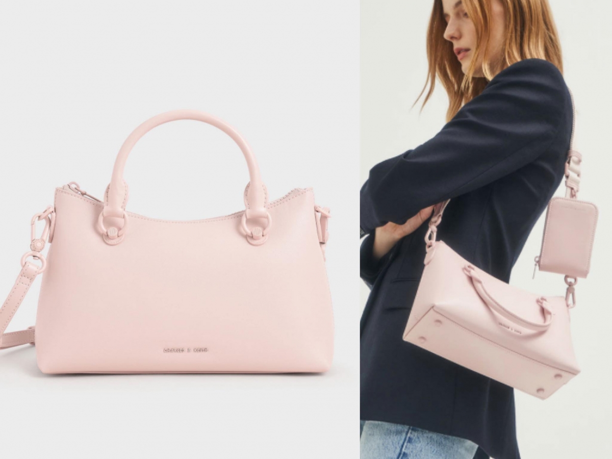 # 4 Double Handle Shoulder Bag 拉链手提包 刚刚在官网上新推出的这款肉粉色拉链手提包,甜糯糯的配色加上利落简约廓形尽显可盐可甜范儿;搭配内附的款背带为造型更添一抹率性感,小收纳包细节点缀更添时尚feel!