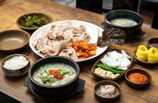 Dwaejigukbap 猪肉汤饭