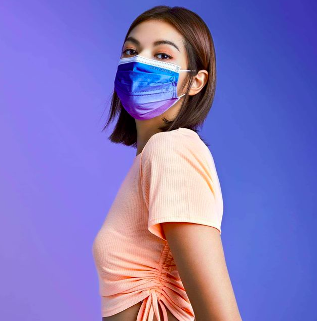 # 2 Neutrovis Premium Medical Adult Mask Neutrovis家的医用口罩配色多选、质地舒适，除了纯色口罩以外，此前还推出了Airy Secure渐变系列口罩，Blue Aurora、Mojito Green和Sunglow配色都非常治愈，而且口罩是Doube Metal Strips设计，贴合脸型的同时佩戴起来也更加舒适。