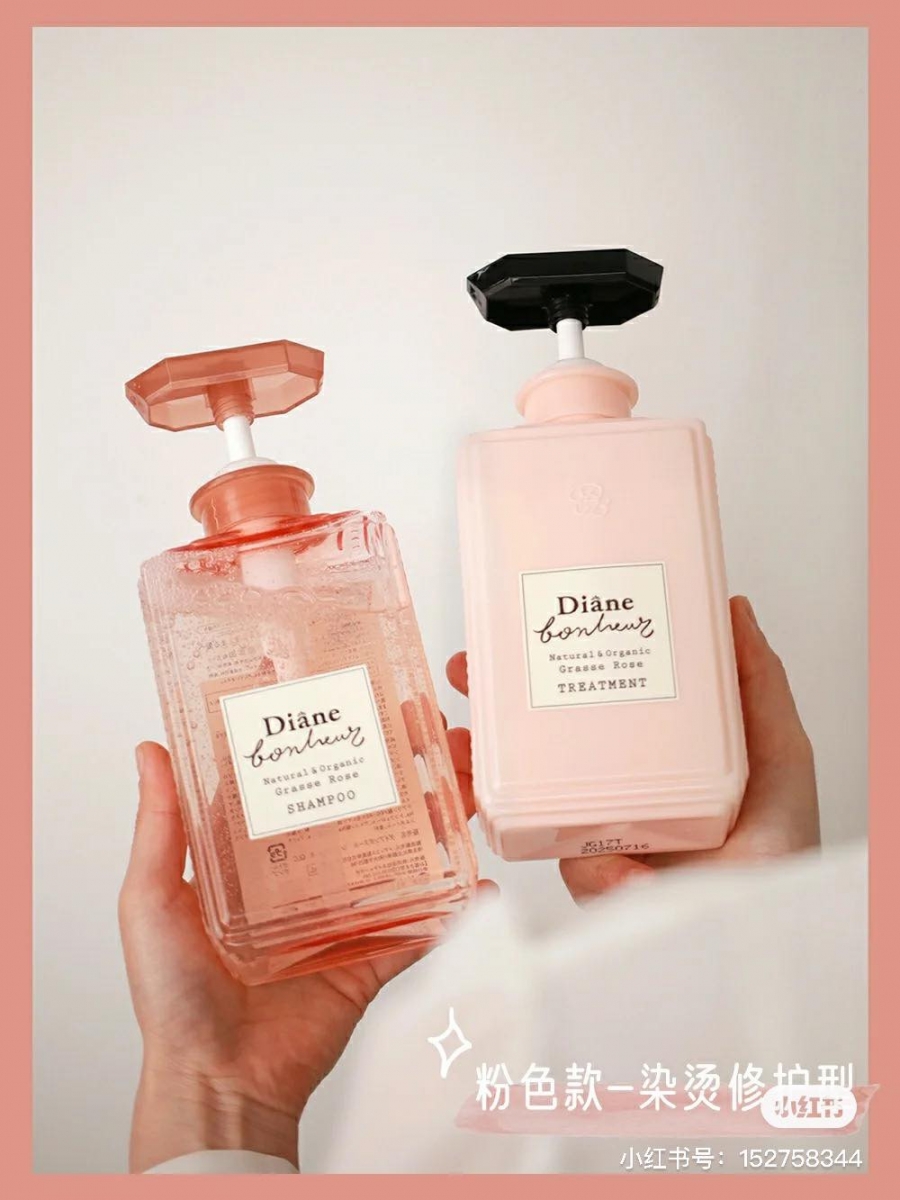 # Moist Diane Bonheur Grasse Rose Shampoo 染烫修护型 >>> 【点击查看链接】 粉色款染烫修护型洗发水,针对性改善因染烫受损、干枯、易打结的发质;香味是男生女生都无法抵抗其魅力的格拉斯玫瑰香~