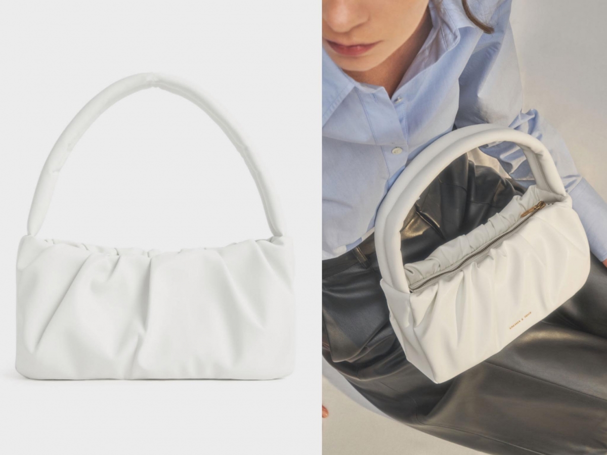 # 5 Ruched Top Handle Bag 手提云朵包 非常柔美的胭脂粉色、百搭的奶白色加上Ruffles抓皱感,看起来柔和轻盈、真的像软fufu的云朵一样超治愈!这款设计无论是配色或整体包款廓形都兼具可爱感和优雅范儿,相信很多女生都对这类型包包毫无抵抗力啊~