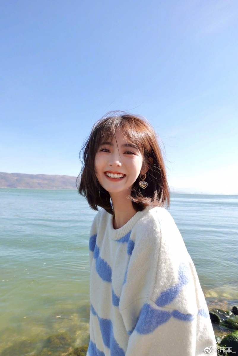 # 少吃甜食和油炸食物 平时没有刻意为了上镜演出减重的话，邢菲说自己「管住嘴」的方法很基本！只要少吃甜食和油炸食物、坚持少吃多餐、不要暴饮暴食、多喝水就好。