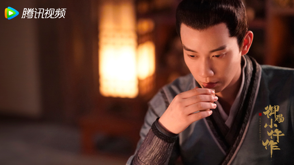 在和楚楚历险时成功告白、得知对方心意后,向楚楚诚心忏悔,坦白自己「趁人之危」逼问心意的做法有失磊落; 在楚楚被怀疑是逆党遗后时护着她:「所谓的(楚楚身世)污点,都是讲她雕琢成如今这般模样的经历,瑾瑜珍之、重之,不以为污点」。