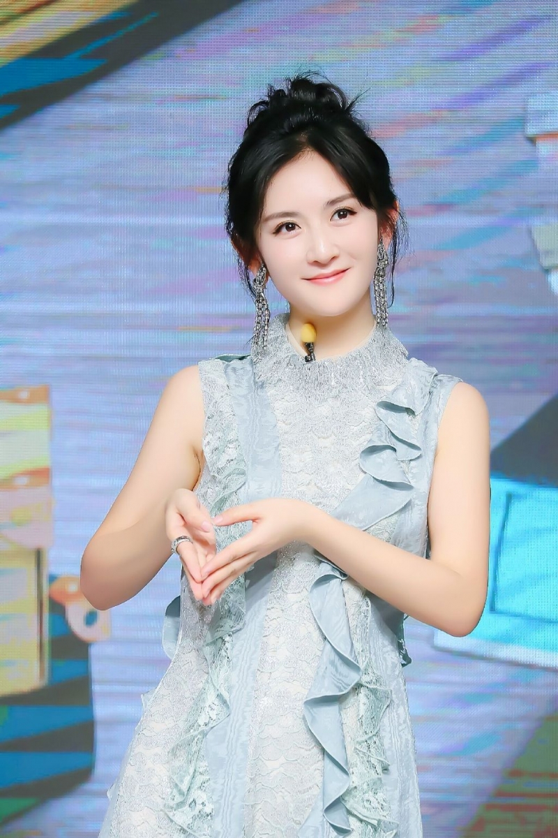 谢娜0506生日快乐！今年迎来40岁生日的谢娜，一如往年收获众多圈中艺人好友们卡点送祝福！如今卸下工作安心养胎的她并未公布预产期，但不少网民根据官宣怀孕时间推测，相信距离诞下宝宝已经不远了～