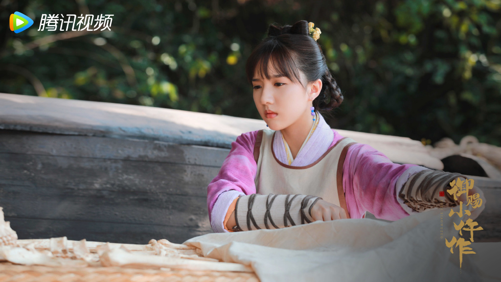 该剧讲述一心想当仵作的楚楚从西南山区进到长安城参加仵作考试,过程中邂逅了公正严明、断案如神的安郡王萧瑾瑜。楚楚胆大心细的过人才能备受萧瑾瑜赏识,获特招和他一同探寻多宗案件背后的真相。随着一件件案件的侦破、楚楚身世之谜被揭开,一场延续18年的惊世大案被揭…惺惺相惜的他们最终顺利成婚、彼此成就,实现人生理想。