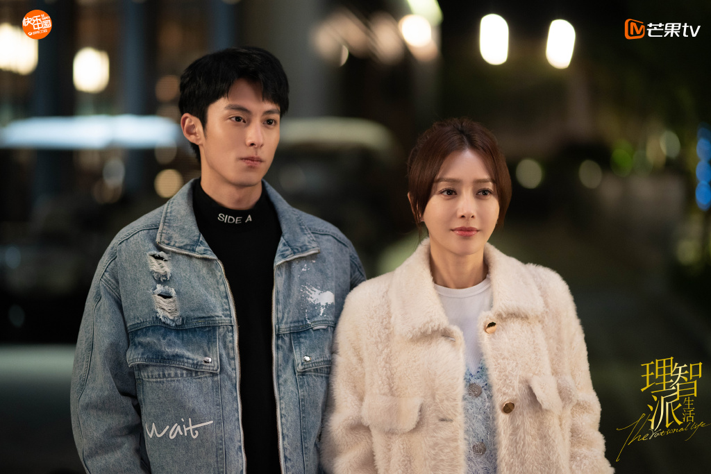 日前2021必追好剧《理智派生活》迎来大结局，剧中男女主演「祁晓」王鹤棣和「沈若歆」秦岚共同经历职场、人生跌宕起伏，大谈高甜姐弟恋；尽管真实年龄相差20岁，但俩人戏里戏外都CP感满溢，连演员李易峰都误以为他们谈恋爱了呢～