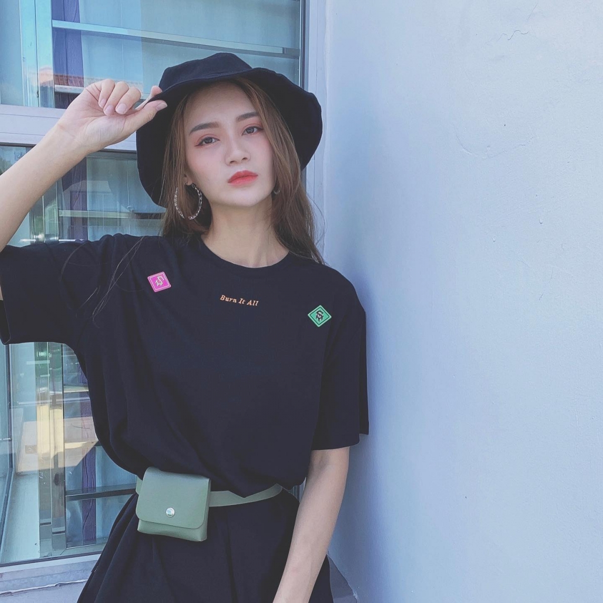 她斥责道,用她的身份证去借高利贷万一被冒名得罪了对方,岂不是会透过身份证上的个人资料被寻仇、甚至可能连累到家人。「这件事情我是绝对不会妥协。我的心情也从一开始的紧张焦虑 发展到了现在已是失望,对这些人感到极度的恶心max max。你们也成功彻底改变了我对人性的认知。」