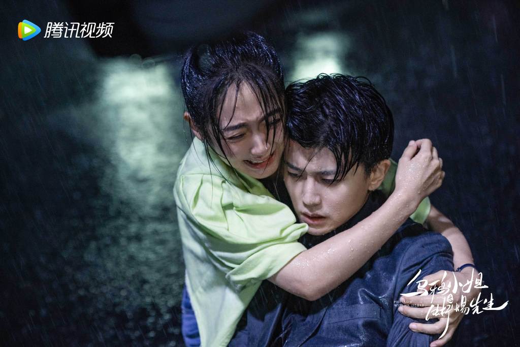 TOP 5 :乌鸦小姐与蜥蜴先生 | 豆瓣评分7分 本季在播中的甜宠剧《乌鸦小姐与蜥蜴先生》由任嘉伦和邢菲领衔主演,去年刚宣布选角阵容就被誉为「爆款剧预定」,播出后也确实没有太让粉丝们失望。