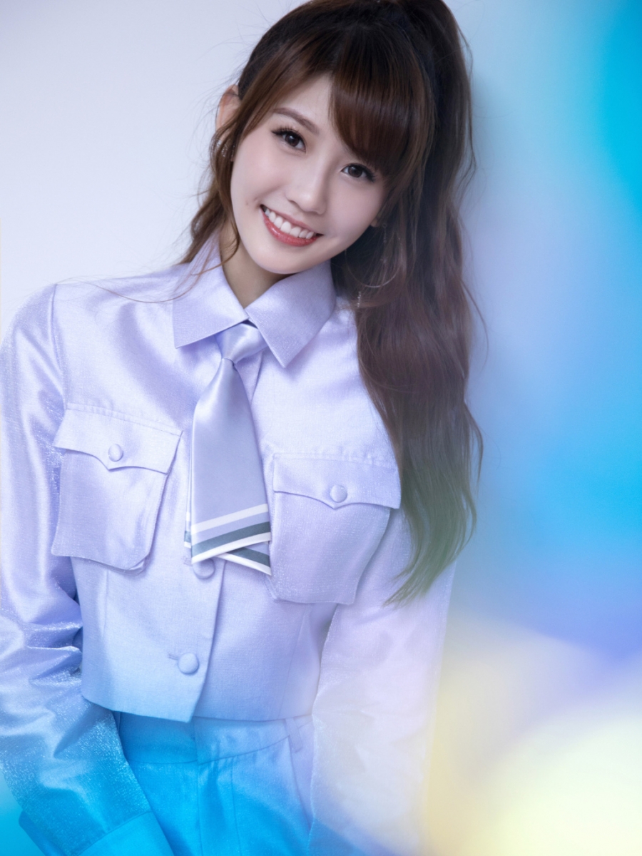 # 9 朱主爱 来自马来西亚的「四叶草」朱主爱参加《创造营2020》前就有过成名作，从初舞台起表现亮眼，更是被寄予厚望的「黑马选手」。然而一向择9～11人出道的创造营碰巧这届改为TOP 7出道，朱主爱一路拼到总决赛遗憾卡位第9名成了意难平，让不少网民大叹：「如果赛制依然是11人出道就不会有那么多意难平了…」、「小姐姐真的就差了一点运气啊」。