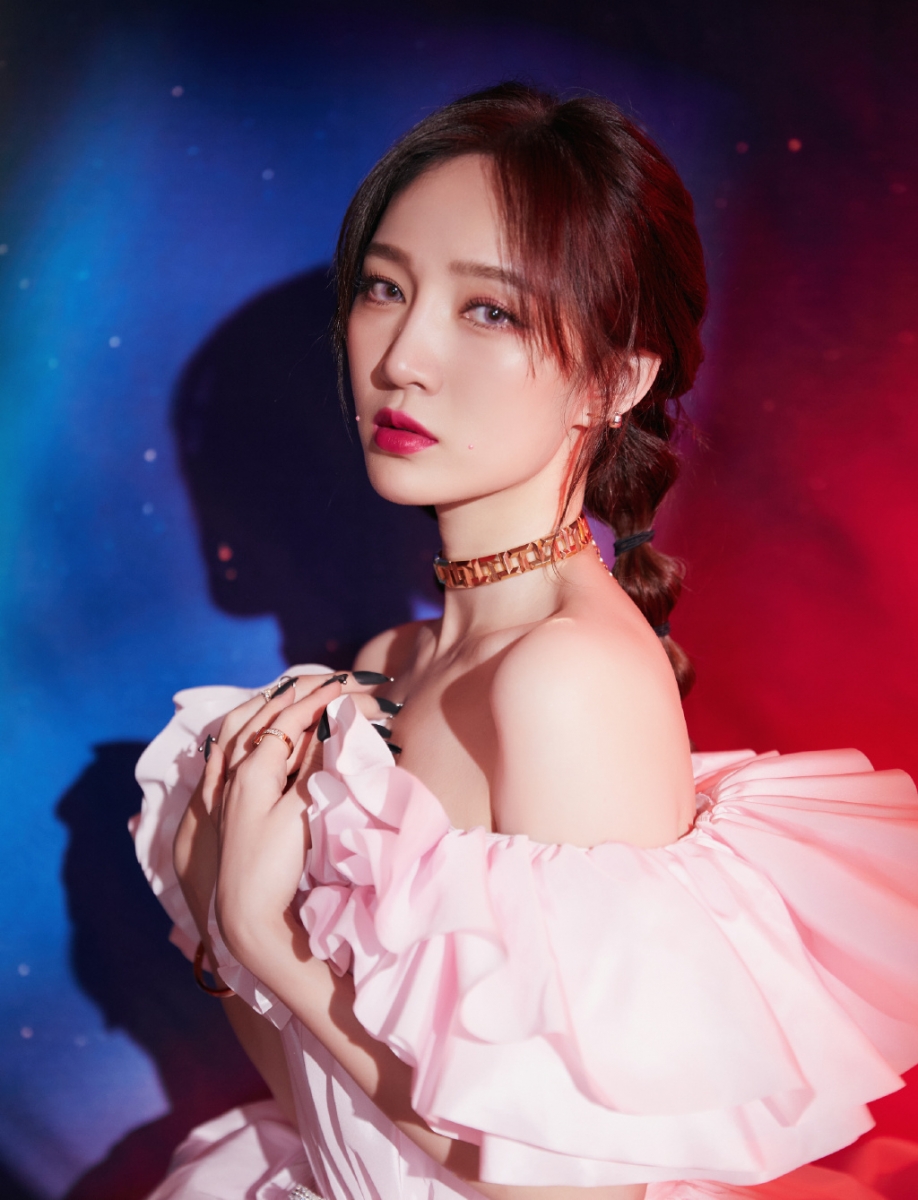 TOP 5 ：孟佳    孟佳2007年进入韩国娱乐公司JYP当练习生，2010年正式和其他成员以miss A团体出道。约6年后合约到期不续约，回流中国发展不仅发行了专辑，也有加盟综艺节目、拍摄电影。去年2020年参加《乘风破浪的姐姐》最终挺入三甲高位成团出道，节目中无论是舞台实力、豁达开朗的个性都非常吸粉～