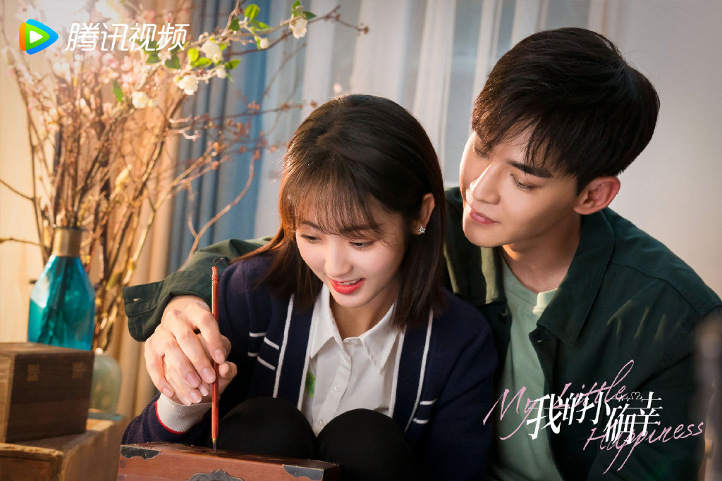 我的小确幸 | 豆瓣评分 6.7 原本许多网民还在担心《小时光》男二唐晓天+女一邢菲搭CP会有违和感,殊不知入坑《我的小确幸》后直接真香了(笑)据知由于剧版大幅修改了原著小说情节和主角人设,许多原著粉不满刷了低粉;但作为小甜剧非原著党来看,剧情铺排、人物角色、撒糖情节等等都相当出色,比一般无脑小甜剧写实、比写实剧情有更轻松下饭,重点是男女主CP感真的一绝啊~这部真心推荐可以入坑!