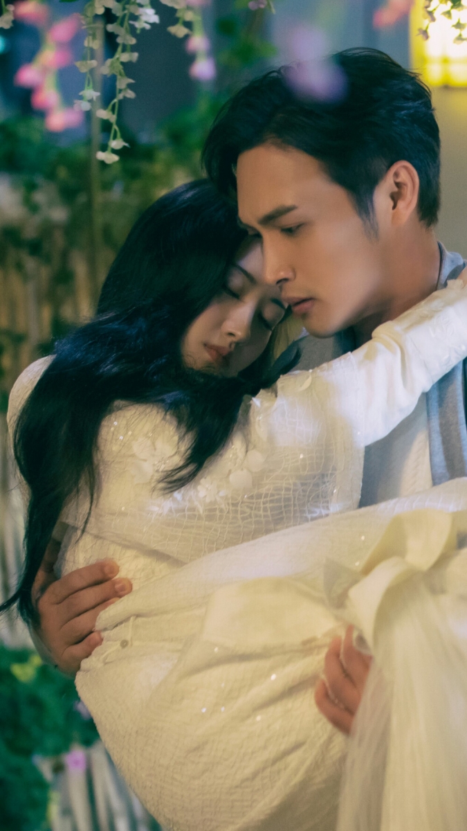 司藤 | 豆瓣评分 7.3 奇幻、悬疑、甜宠剧情都处理得很好的《司藤》,特效画面和真实取景镜头都质感超赞,同样也是编私心列入「2021口袋追剧清单」的好作品!最值得入坑的一点自然是CP感满满的男女主角景甜和张彬彬了!俩人不仅剧中配一脸,剧外的可爱互动也让剧迷们高呼好上头~太希望看到他们俩二搭啦(花痴ing)