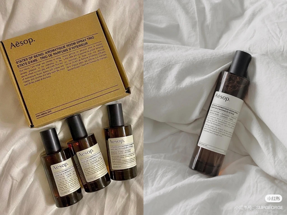 # 7 Aesop Aromatique Room Spray 居家室内香氛喷雾 Aesop居家室内香氛喷雾一共推出3款选择,和编一样经常选择困难的话,建议可以直接入手一盒3款Budle装!香气分别是号称有着「治愈且上瘾」魔力的Istros,主要成分为粉红胡椒、薰衣草、烟草等;喜欢清新柑橘调和茉莉香氛必入手的Olous;主调为天竺葵香气,喷完房间瞬间变成甚高级酒店feel的Cythera。全线居家香氛皆承袭了品牌一贯的高级感、冷淡风香味,味道不偏甜也不容易腻。