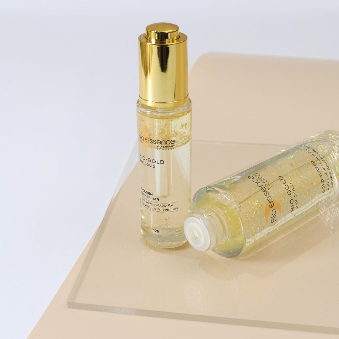 值得一提的是,Bio-Gold金翠光润净斑精华中结合了BIO ENERGY COMPLEX生物能量复合素™,可助提升肌肤的自我补充、修护防御能力,同时激活肌肤年轻活力与元气,进而促进皮肤对24K金等多重抗老成分的吸收。