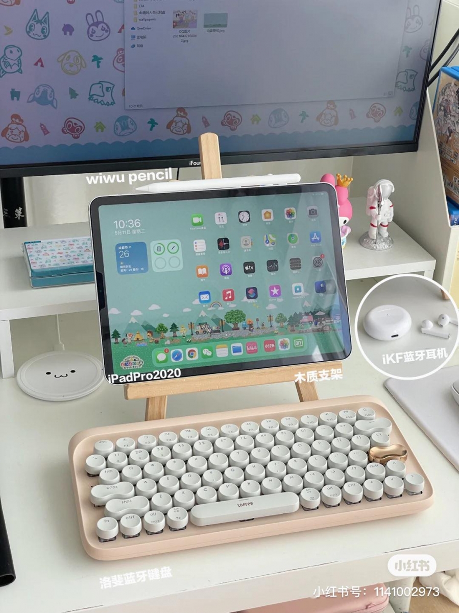 # 4 Lofree奶茶色键盘早前一推出便掀起疯抢！颜色饱和度偏低、温柔清新的奶茶配色完美集中女生们的心，底部还有暖光灯设计很贴心！敲击键盘的手感也备受推荐～