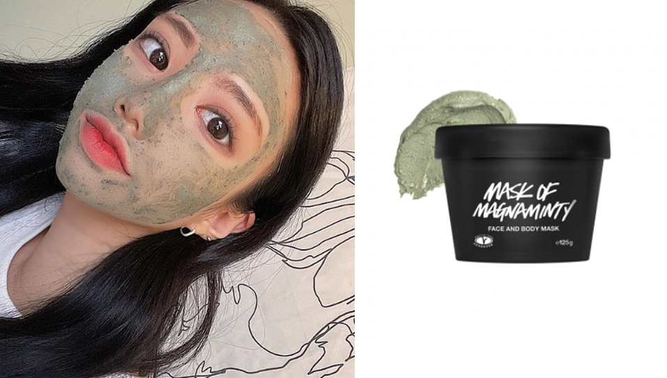 STEP 2 :涂抹上LUSH薄荷清洁面膜静置10分钟左右。这款面膜是品牌旗下的皇牌产品之一,在欧美、日韩都很受欢迎!里面包含的天然成分有:胡椒薄荷油、高岭土、万寿菊、蜂蜜等,集聚了温和去角质、疏通毛孔同时维持肌肤润泽度、促进肌肤血液循环功效,清洁毛孔效果本身就很显著!