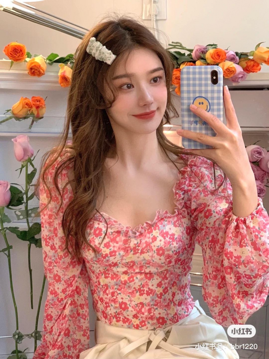 【A型血】性格分析: 性格比较完美主义、在意细节,个性给人的第一感觉是比较慢热、不熟悉的人会觉得你有点难相处,但熟悉你后会知道你心思细腻、待人细心,是相处起来很融洽的人。 你平日善于观察、办事稳重有耐力,对于周围环境的改变适应能力较强。 亲情、友情或爱情中你存在着某种「精神洁癖」,无法容忍背叛和纷争;被伤害、背叛或争吵后你一般不会选择还击,会默默躲起来疗伤并渐渐退场。 感情上你愿意奉献付出,懂得细心照顾另一半、很忠诚专一,容易被性格与自己截然不同的人所吸引。