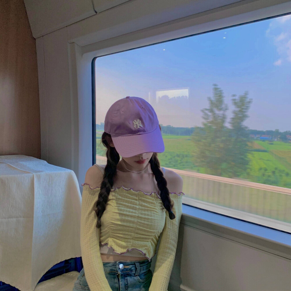 懂王 用来调侃那些每次说什么他都说“我懂、我知道”的人，以及那些总觉得“别人都是错的、只有自己是对的”的人。 例子：他每次聊天时都一脸“你们都不懂只有我懂”的自恋模样，真是个「懂王」。 小丑竟是我自己 经常被用来表达尴尬、调侃自己或他人自作多情了～ 例子：我真情实感对待他结果被绿了，没想到…小丑竟是我自己。