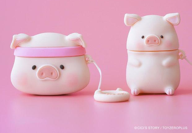 SIMPLEMILL联名款编私心超爱大头造型，小挂件上还写了「PIG ME」字样Q爆啦～>>> 【点击查看Shopee链接】