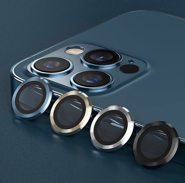 单颗手机金属边框镜头保护圈 >>> 【点击查看Shopee购买链接】 由于镜头贴膜的设计面积较小、镜头孔也都是完美对准的，因此安装起来可说是完全零难度～只要在镜头贴膜粘贴上去前，确保后置镜头上的灰尘都有用酒精棉片清理干净即可。