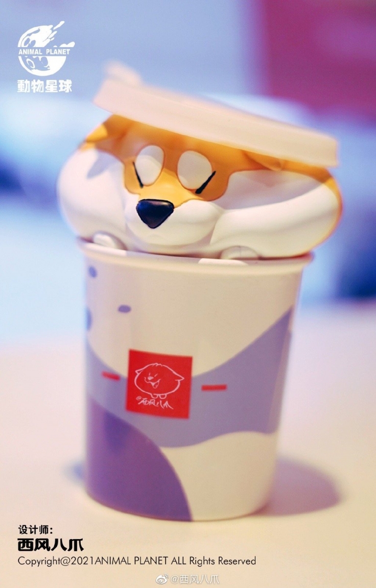 Coke Gotch可乐阿柴枸杞:从可乐杯子里冒出来的呆萌柴犬枸杞~脸颊的肉肉都挤出来了感觉超想rua一把!