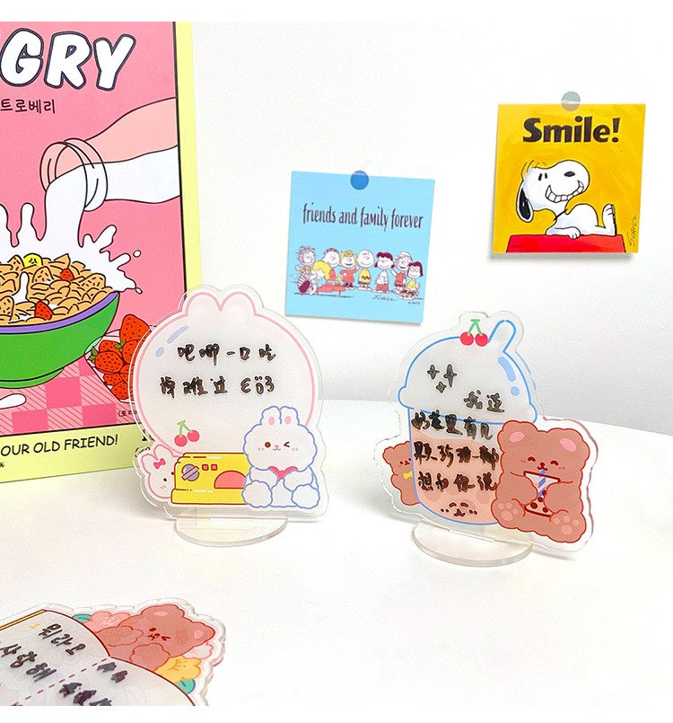 除了方形、长形的亚克力记事留言板,还有这种特别迷你、可爱卡通便利贴设计的小板子,可以用来写点简短的小memo、激励自己的话,给开启新一天的自己注入满满元气和动力。