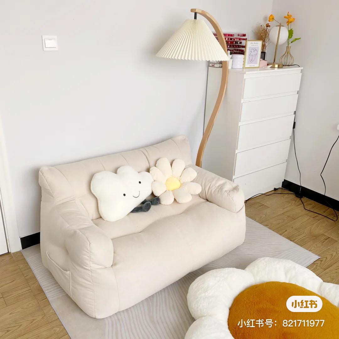 日韩系房间/客厅一般都会配上这种小懒骨头靠垫,作为专享ME TIME的阅读/滑手机“休闲区”;周末泡杯茶坐在这里看看书或滑手机尤为惬意~ >>> 【点击查看Shopee链接】