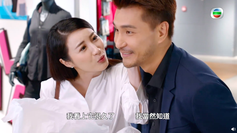 《逆天奇案》临近结局出现滚错床单的超狗血情节后,森Sir最终会在阿Wing和Ana之间做出怎样的抉择,相信观众们都很好奇!网民猜测按TVB惯有的剧情套路,很大可能结局会让Ana领便当,让森Sir顺理成章情归阿Wing。但网上「拜托编剧让温柔体贴的阿Wing独自美丽、恢复单身搞事业」的呼声也很高(笑)你更倾向哪一派呢?