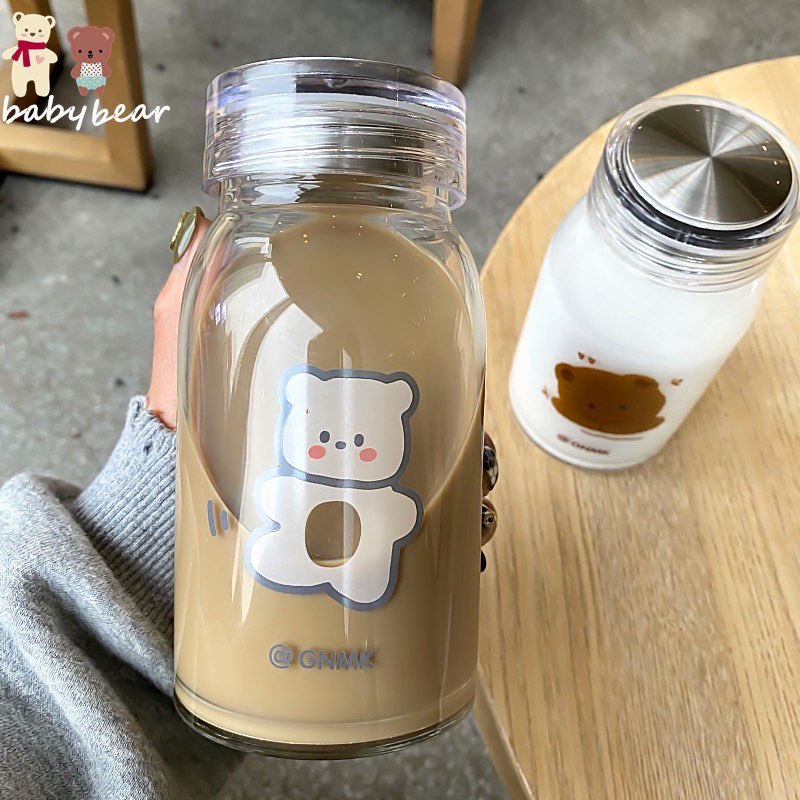 # 5 小熊卡通牛奶罐设计玻璃水杯 >>> 【点击查看Shopee链接】 500ml牛奶罐设计的防漏玻璃水杯上印有超萌的熊熊图案,推荐WFH的时候可以装一大瓶水放在桌上,一天喝完3-4瓶左右一天饮水量就达标喽~