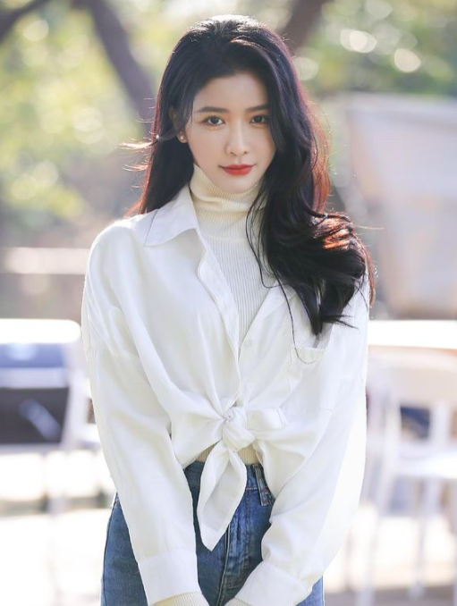 《怦然再心动》节目中蔡卓宜面对节目组的「心动十问」环节直言「没有过（让自己心跳加速的男生）；他（前任）对我很好、就是也喜欢他，但是喜欢他的是那种…对我很好很好，然后我也很依赖他的那种感觉。」