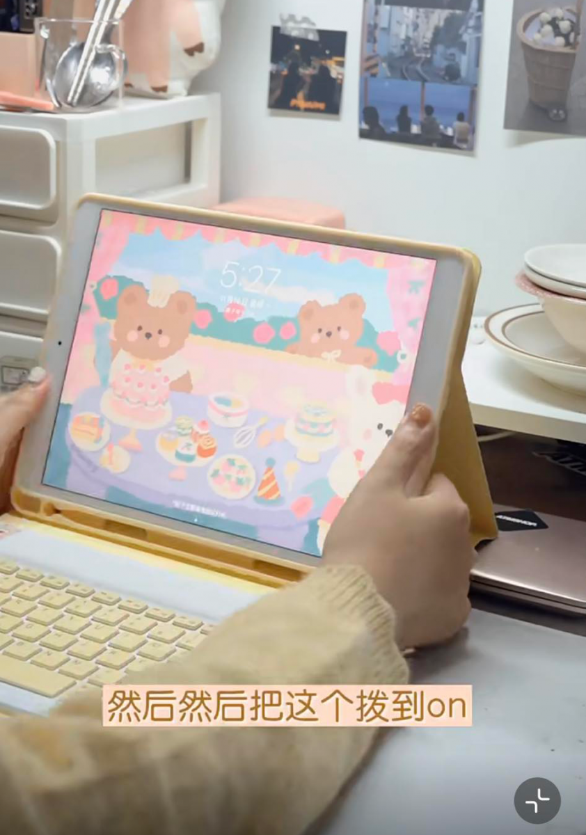 # 2 Shopee上销量非常高的这款保护壳同样是可拆分式的「键盘+保护壳」一体成型设计；有全黑、薄荷绿、芒果黄和柔粉色可选，售价RM80+可以说是非常佛心的价位了（笑）