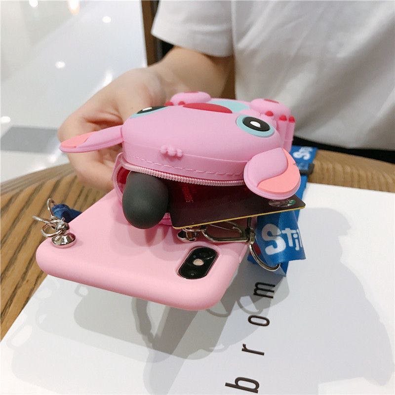 # 史迪奇手机壳 4 精致的立体史迪奇设计手机壳不仅仅只是手机壳，有附拉链设计还可以当小零钱袋使用，内容量相当充裕，放进零钱、信用卡、钥匙都不是问题；搭配附送的背带直接斜背出门当mini包包用，超方便！