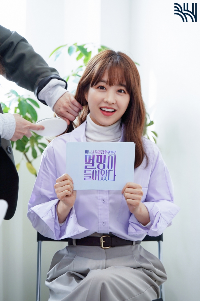 这边厢就来给女生们整理出她曾公开分享过过的6招护肤保养和瘦身秘诀，想和她一样冻龄的话一起看下去吧：