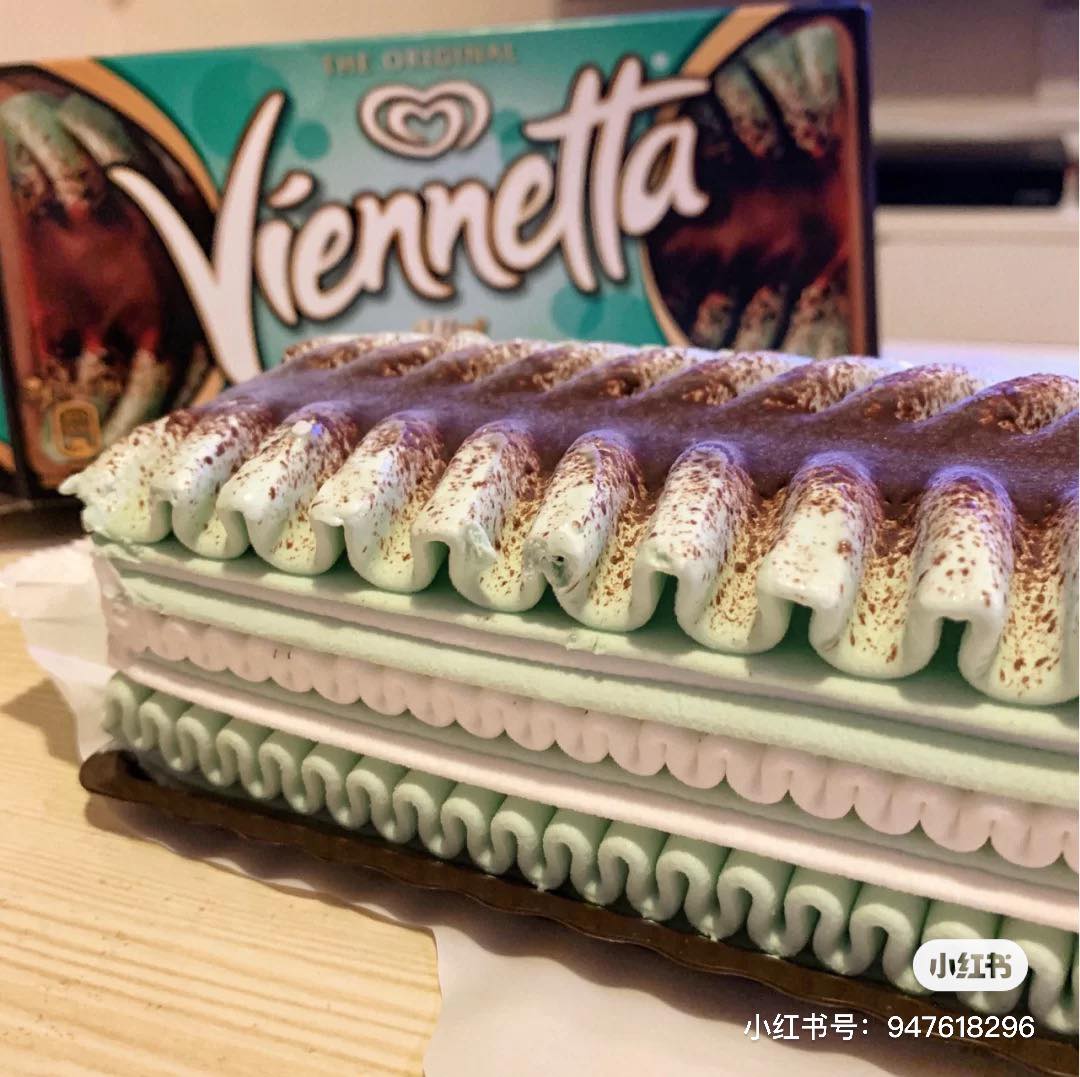 继月前Wall’s宣布带着4种口味香草Vanilla、浓郁巧克力、沁甜草莓、焦糖饼干回归,另外也推出了清新薄荷口味满足吃货们的味蕾!不少网民表示在Village grocer可以买到~大家当时都有趁机去寻回「专属童年的好滋味」吗?